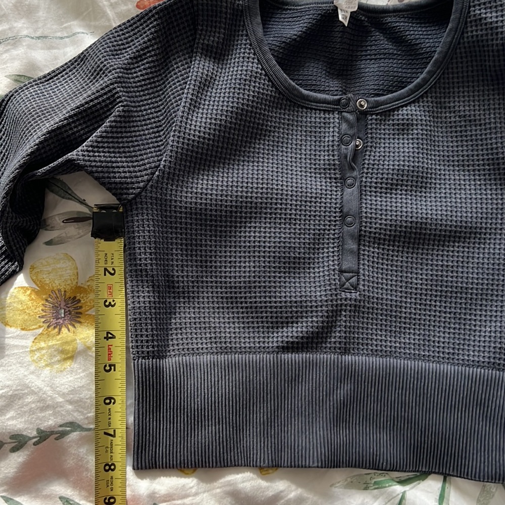 Cropped aerie Offline waffle long sleeve top w thumb holes - Picture 4 of 4